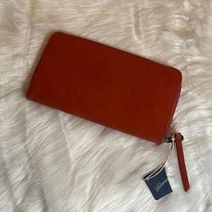 NWT Universal Thread Zipper Wallet
